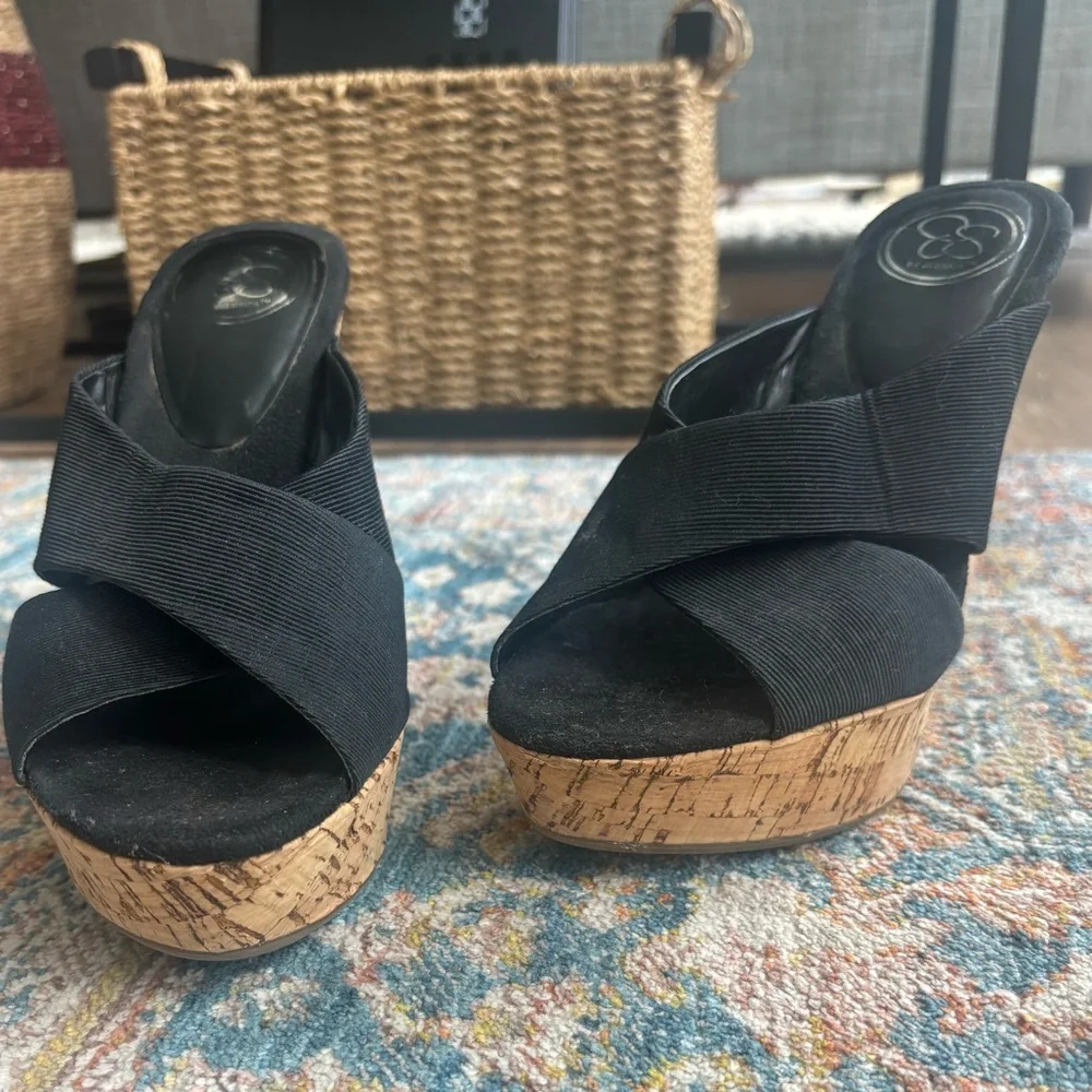 Stylish Jessica Simpson Black Summer Wedges size 7